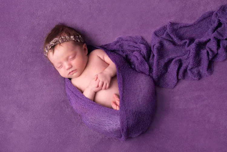 Portrait photographe professionnel nouveau-né bébé 2 semaines à 2 mois À quelle àage photos nouveau-né